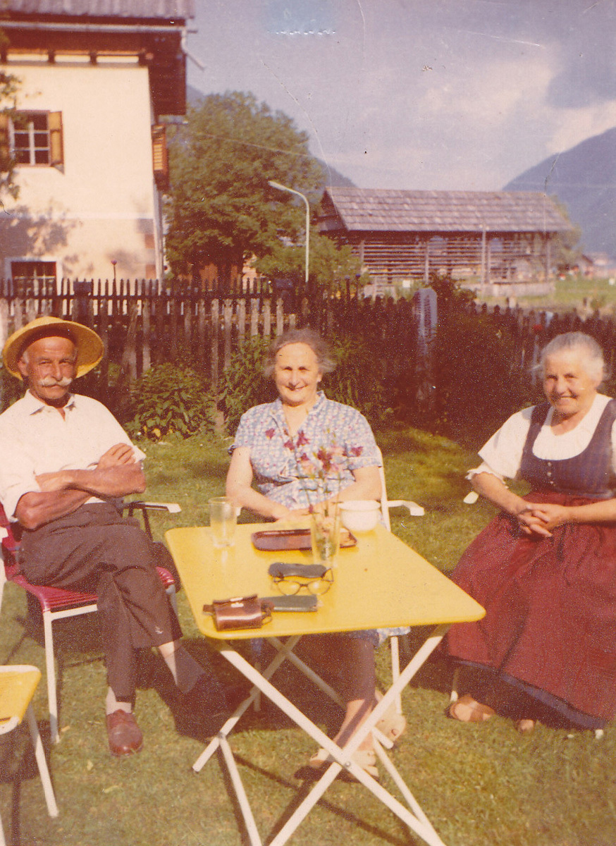 Anno 1978 – Chrischtl & Gretl Knaller bauten das „Häusl“ des Gralhofes aus.