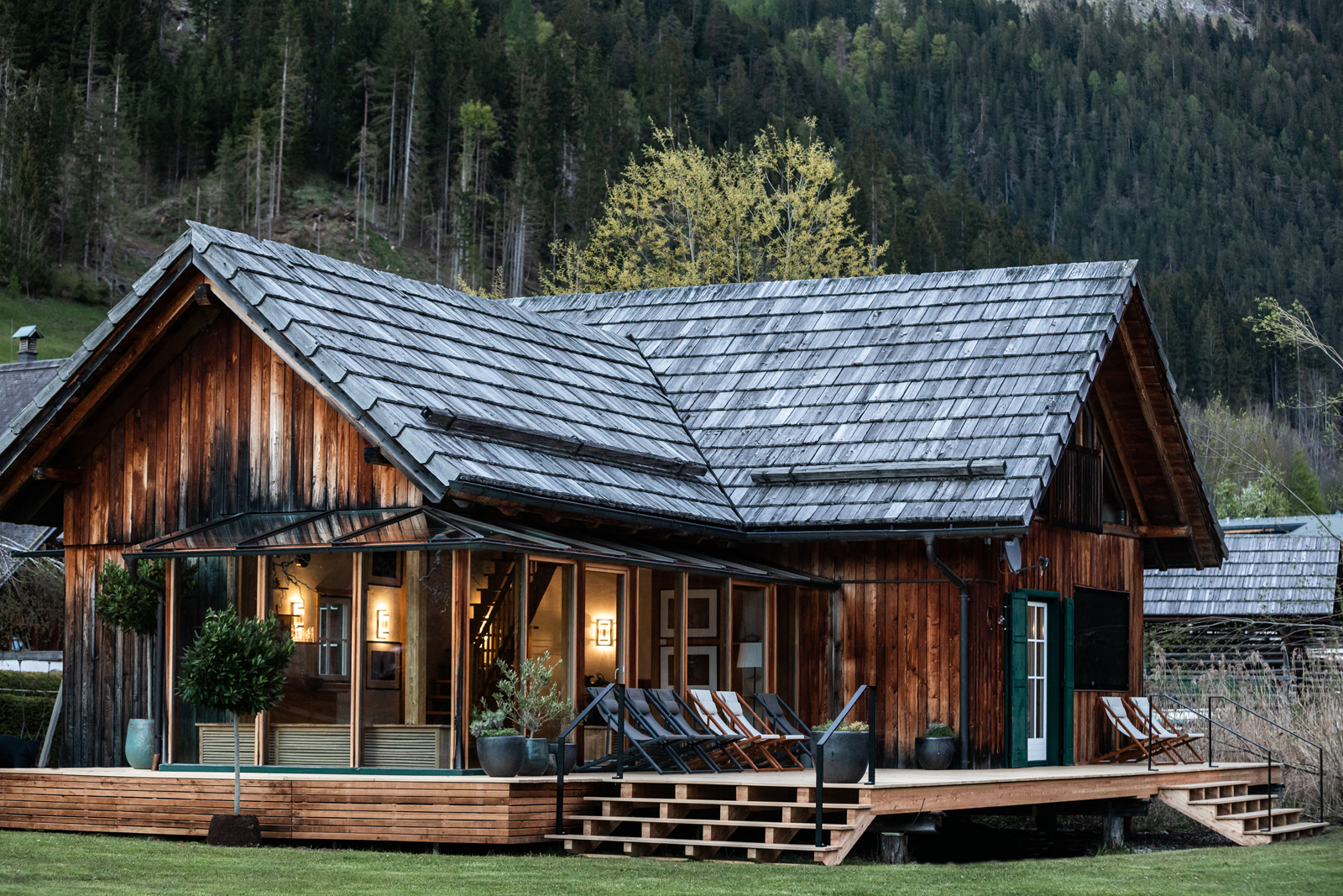 Das Gralhof Saunahaus vom Weissensee-Steg